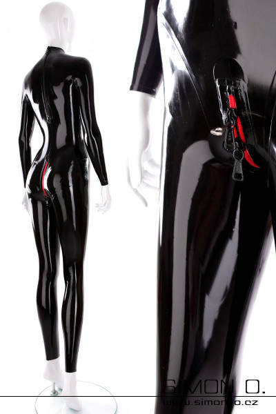 Latexový černý catsuit s otevřenými prsy